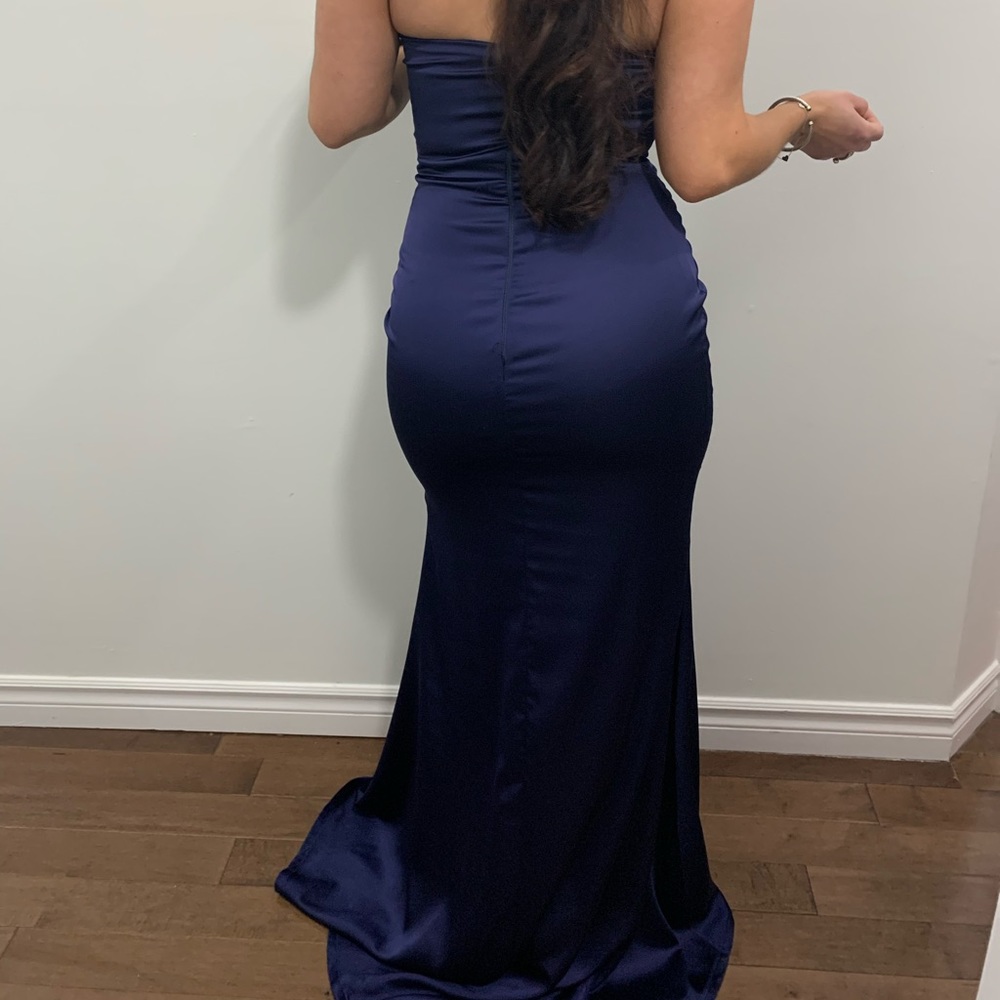 Gown - Picture 6 of 8